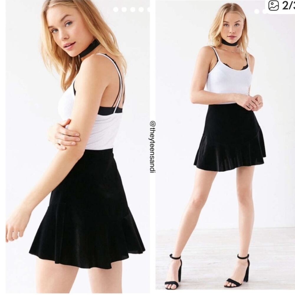 Ecote Urban Outfitters Black Velvet Flounce Mini Skirt